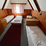 Bungalovy Roznov بيت للعطل
